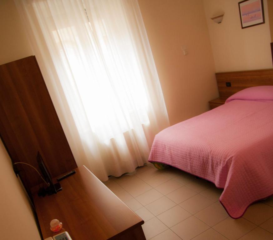 לומאצו Hotel Marinoni חדר תמונה