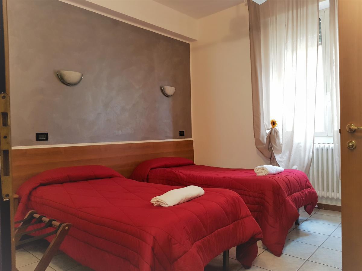 לומאצו Hotel Marinoni מראה חיצוני תמונה