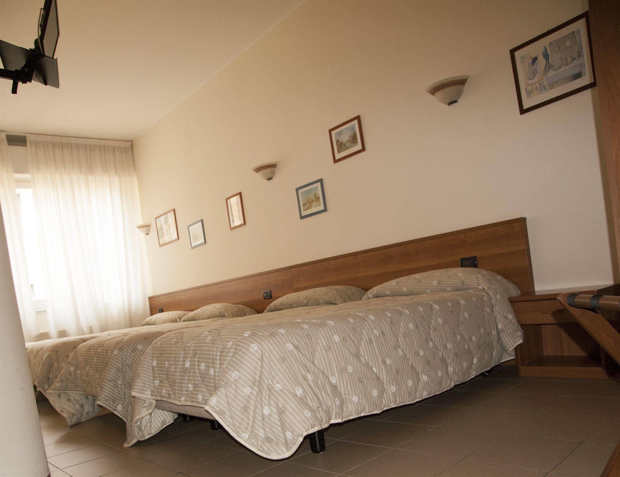 לומאצו Hotel Marinoni מראה חיצוני תמונה