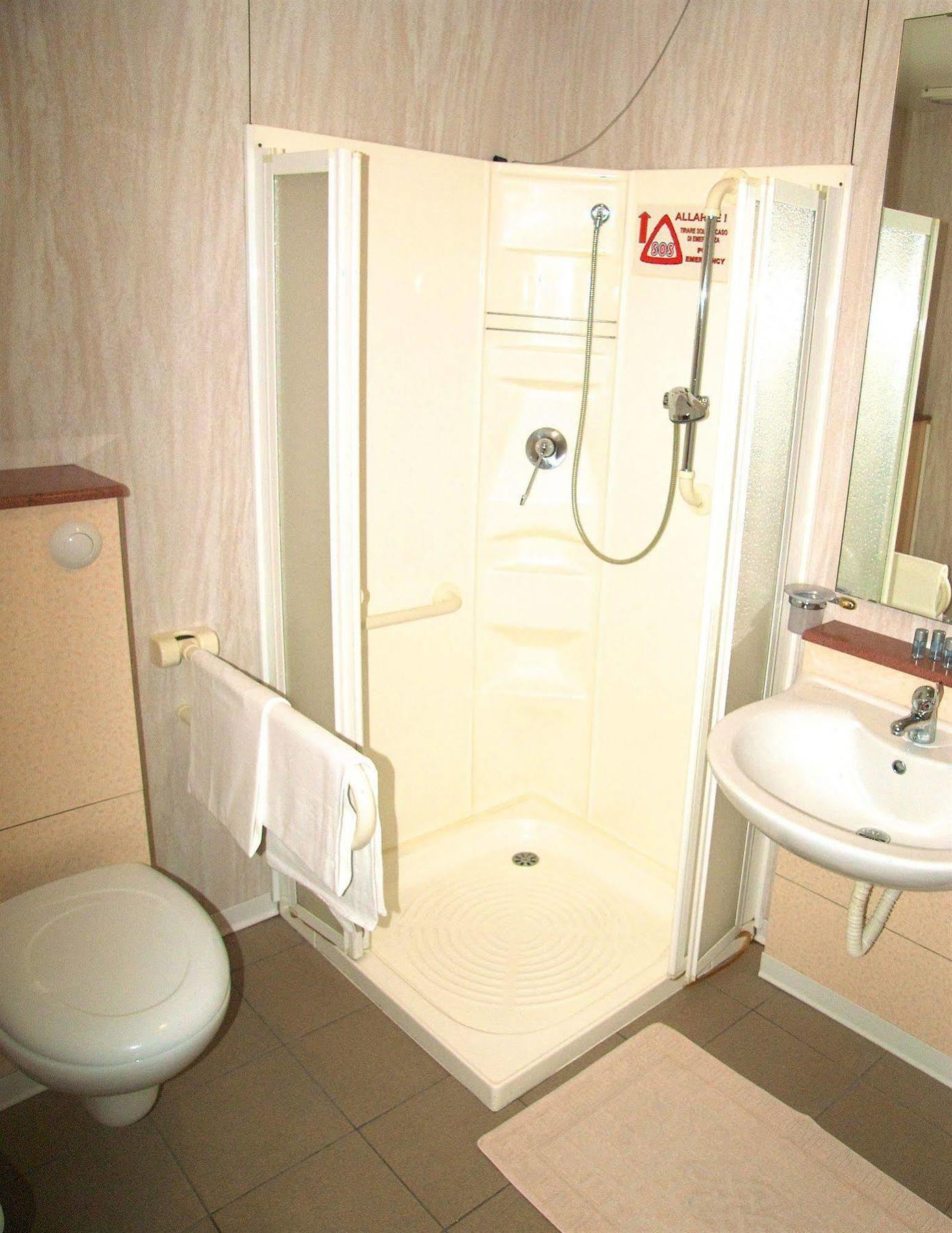 לומאצו Hotel Marinoni מראה חיצוני תמונה